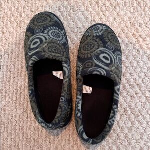 Patterned Slip-On Slippers